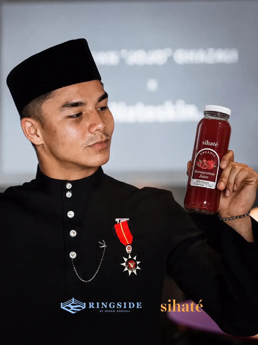 Jojo Ghazali pegang Jus Delima Sihat&eacute;